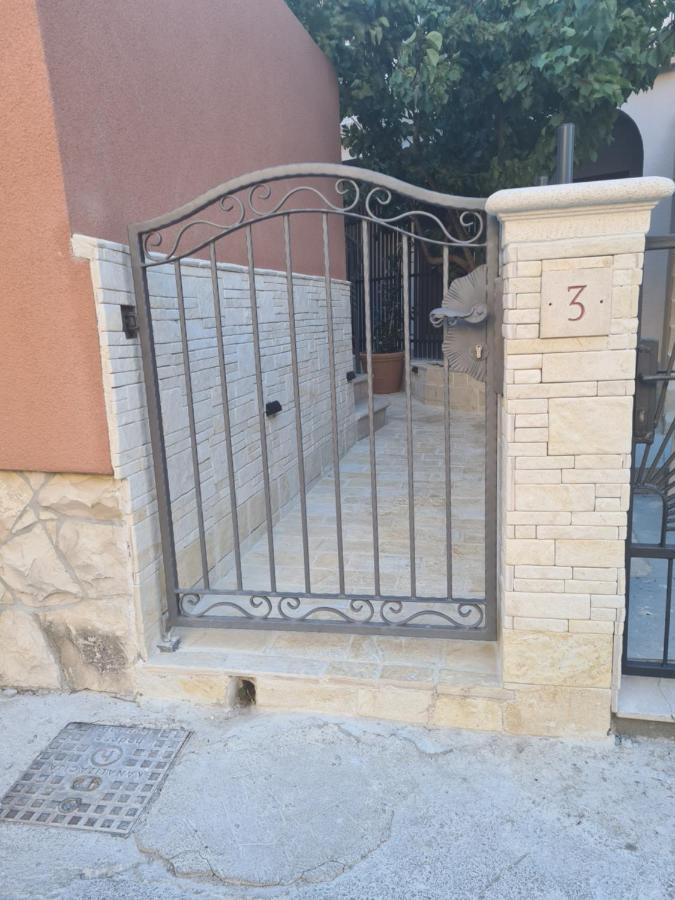 La Corte Di Kate-2 Biograd Na Moru Exteriör bild